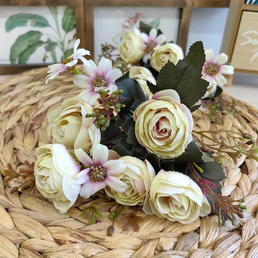 Искусственные цветы в Новосибирске | Цветы искусственные «Камелии с мелкоцветом», сиренево-молочные, букет
