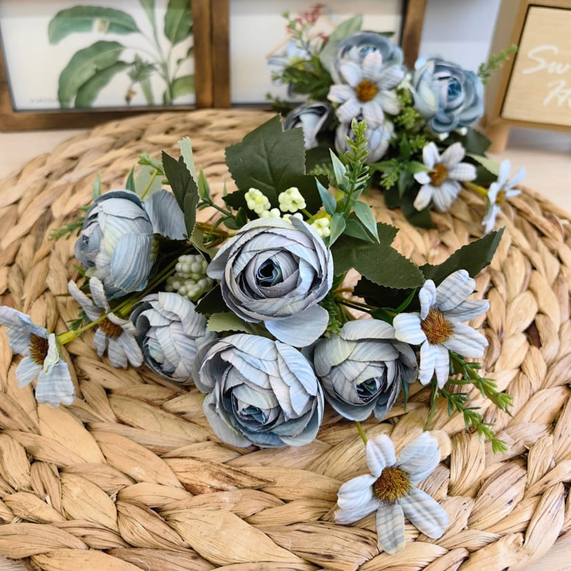 Искусственные цветы в Новосибирске | Цветы искусственные «Камелии с мелкоцветом», голубые, букет